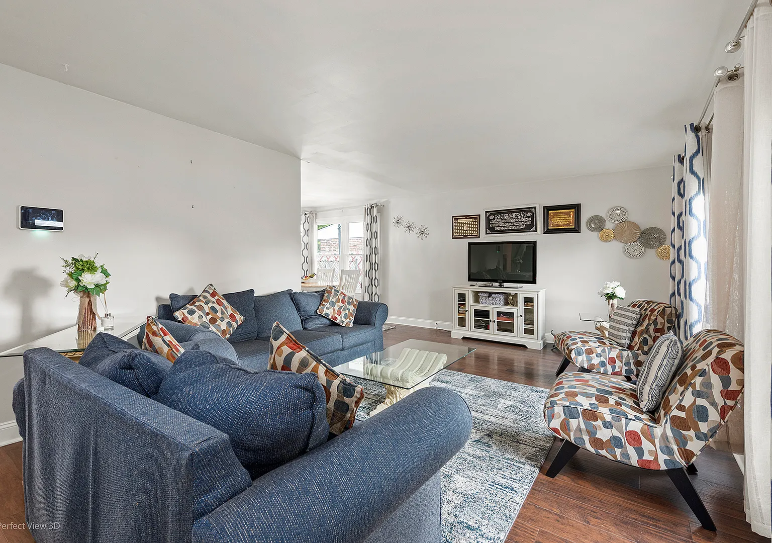3 bed, 1295 sqft, $2,750 — Photo 2