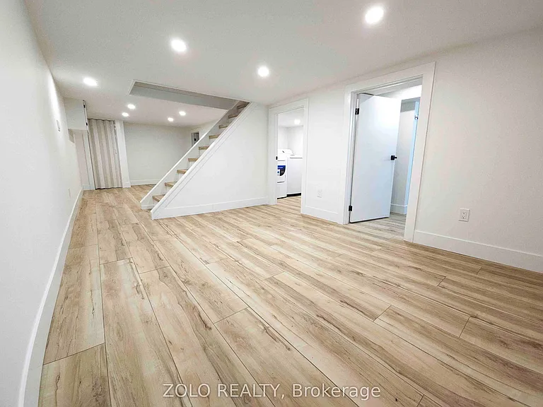 1504 King St E — Photo 12