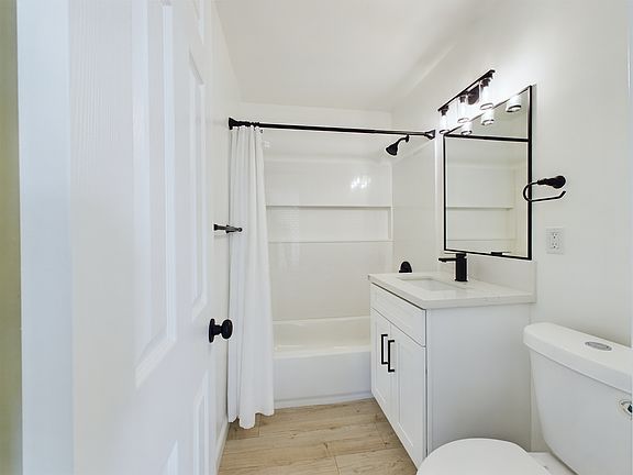 4th image of 6715 N Elman St #6717