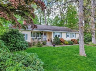 15 Valley Stream Cir, Morris Plains, NJ 07950