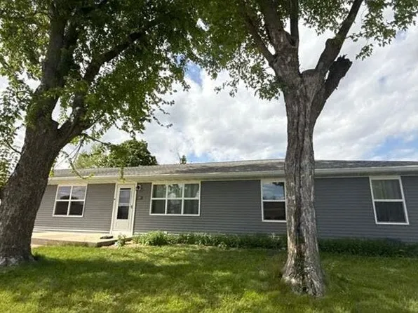 205 W Kelly St, Cuba City, WI 53807