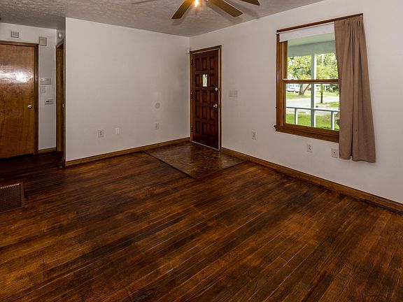 5th image of 3231 Oaklawn St