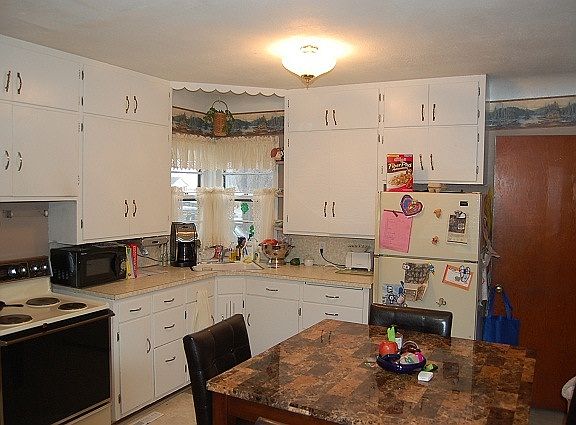 3rd image of 221 11th St