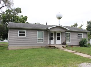 207 E Van Alstine St, Secor, IL 61771