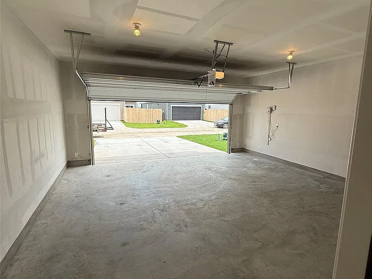 520 McFadin Way S — Photo 15