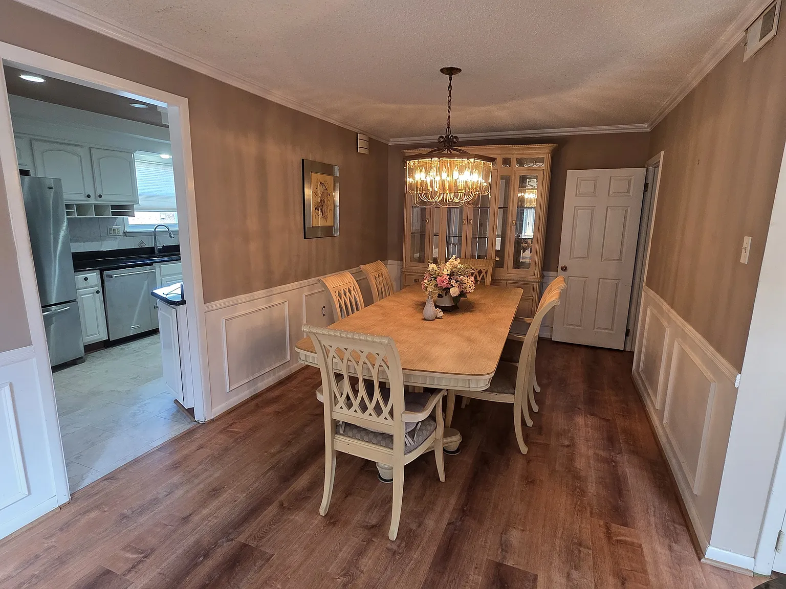 4 bed, 1666 sqft, $2,900 — Photo 2