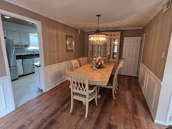 2nd image of 1010 Strahle St