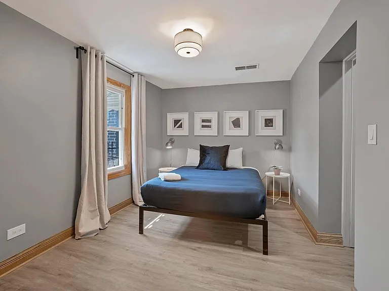 1807 W Erie St #2 — Photo 15