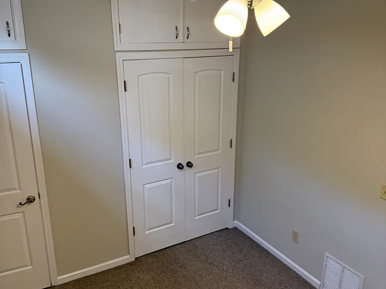906 Blythe St — Photo 6
