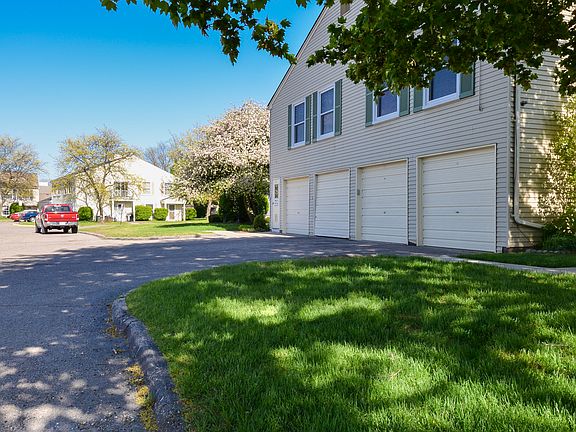 2nd image of 3021 Maplewood Ct #A