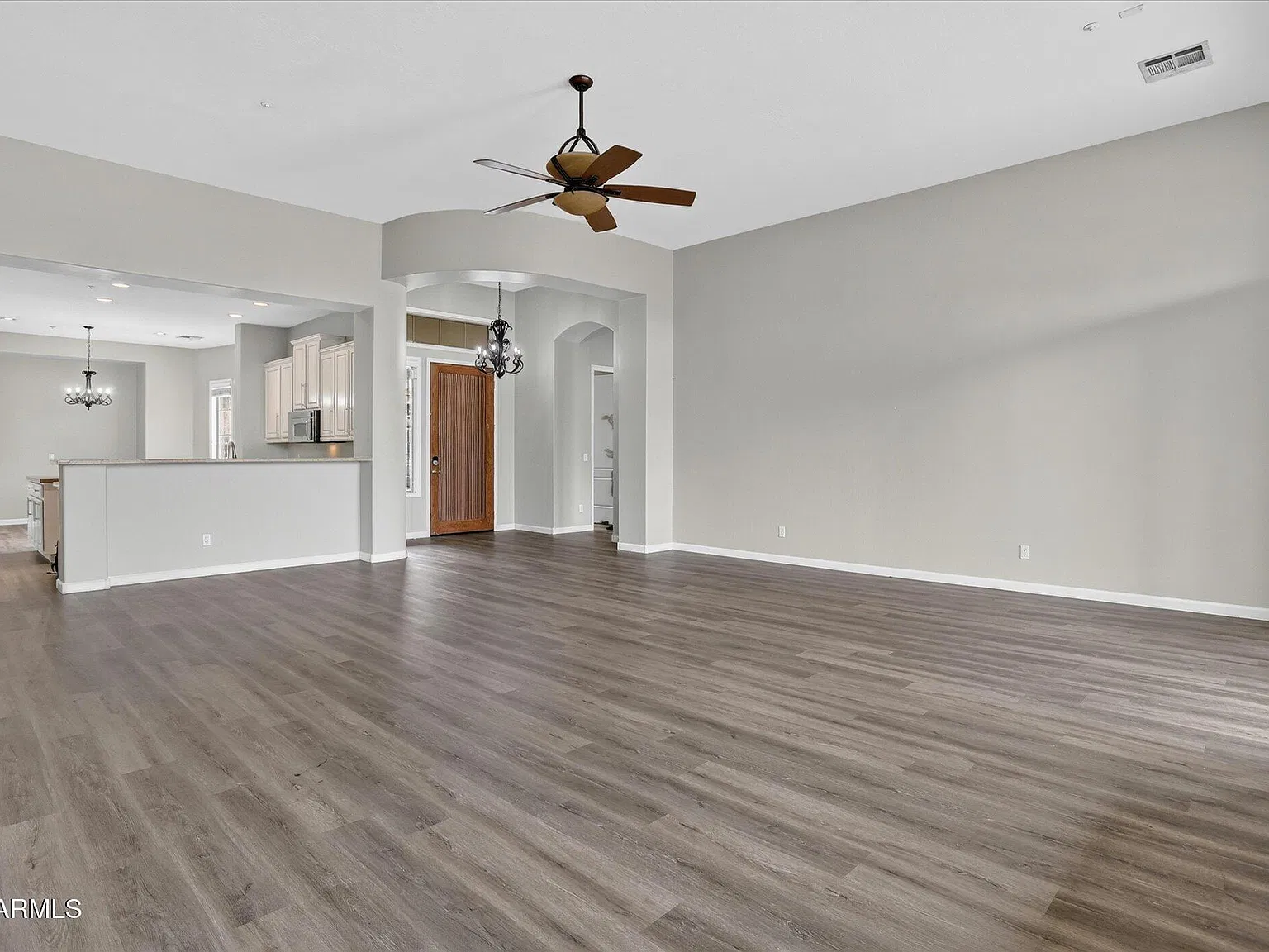 5 bed, 4.0 bath, 3180 sqft, $6,000 — Photo 4