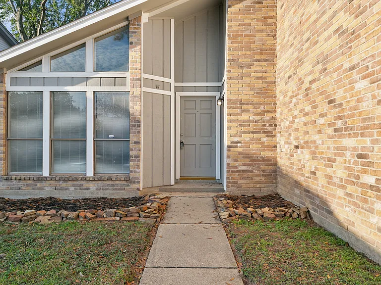 10530 Rippling Fields Dr — Photo 2