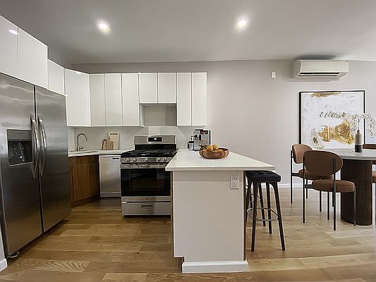 2nd image of 22 Gunther Pl #1