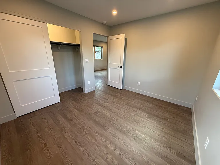 518 W Hayes St — Photo 14