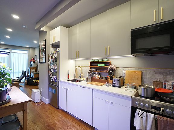 4th image of 853 Lexington Ave #2G