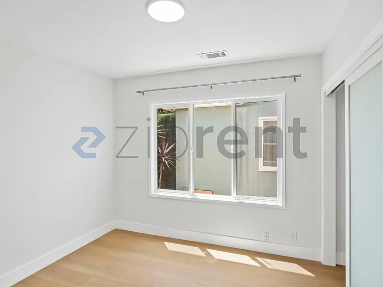 1835 Catherine St — Photo 23