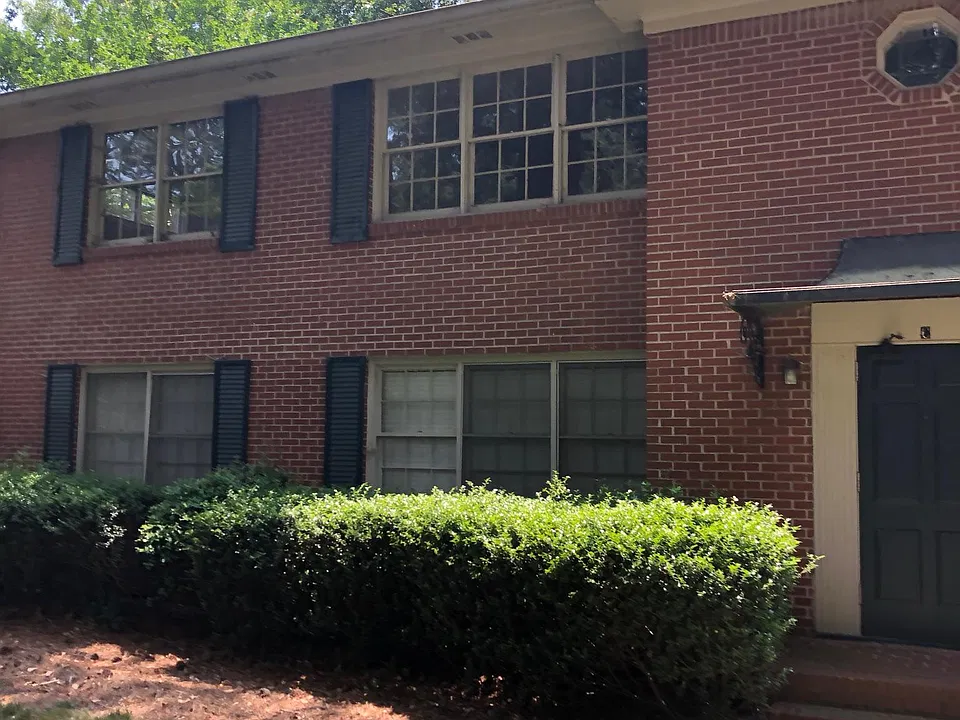 425 Lindbergh Dr NE