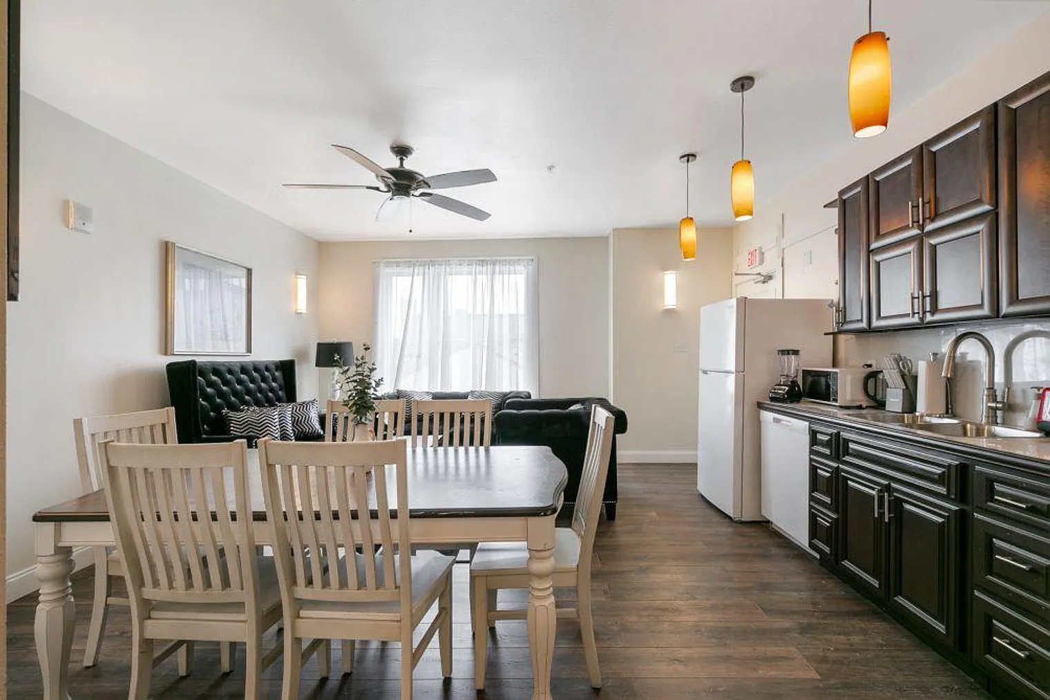 4 bed, 3.0 bath, 1442 sqft, $4,470 — Photo 4