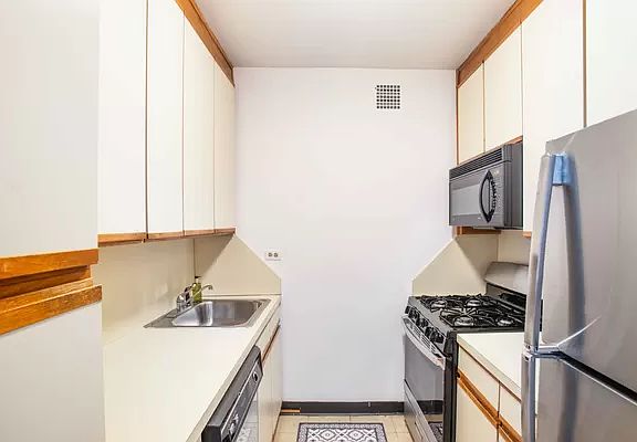 4th image of 345 W 58th St #8VS