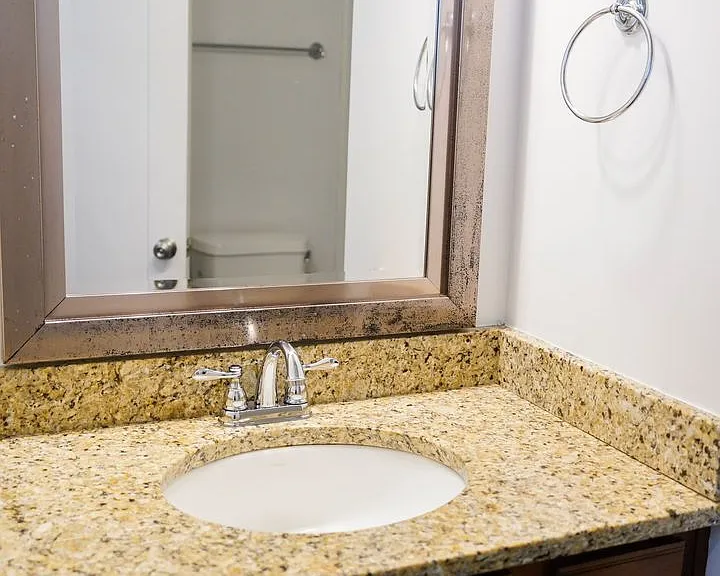 Beverly Townhomes — Photo 16