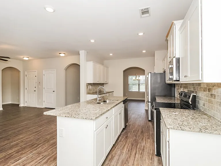 357 Daffodil Dr — Photo 9