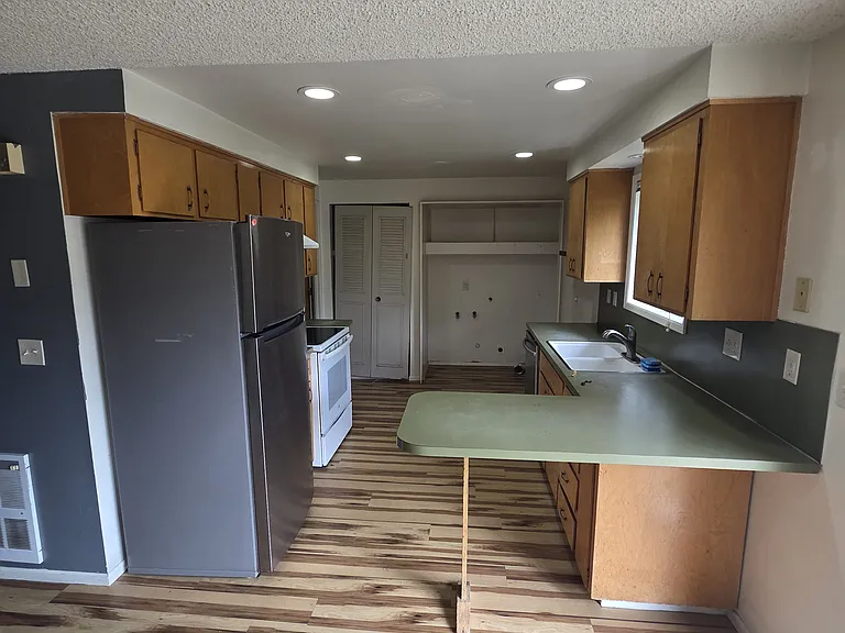3945 Oak St — Photo 12