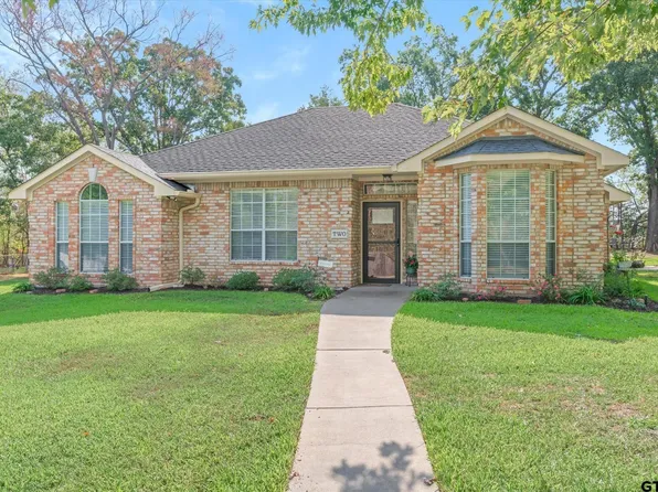 2 Bentwood Cir, Canton, TX 75103