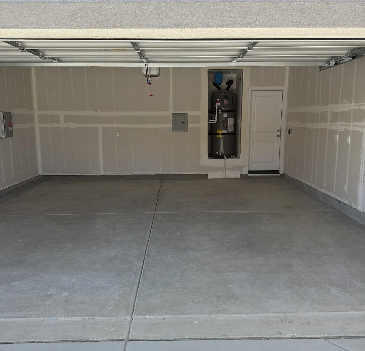 3 bed, 2.5 bath, 1706 sqft, $2,995 — Photo 2