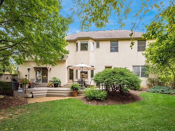 3rd image of 8843 Chateau Dr
