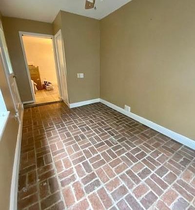 4th image of 111 Country Ln