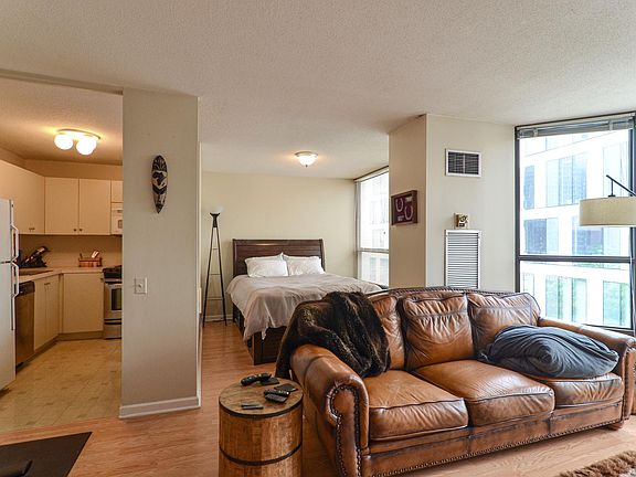 3rd image of 405 N Wabash Ave Unit 305