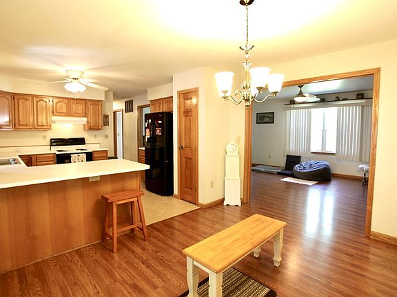 5th image of 588 W 5th St