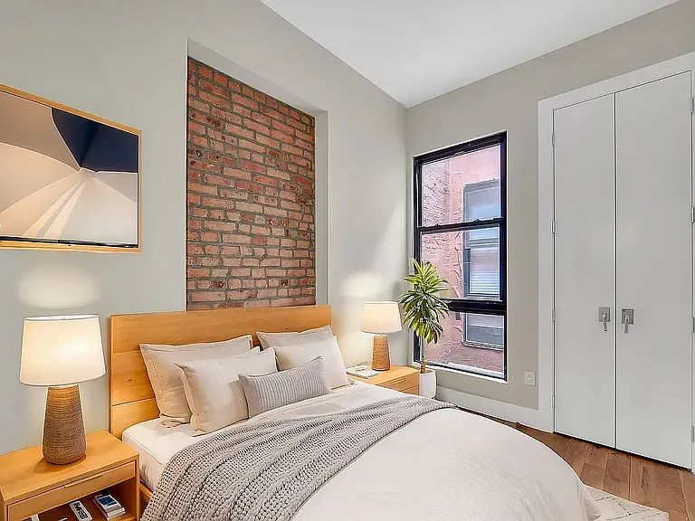 320 Street Nicholass Ave #4F — Photo 2