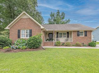 566 Chaucer Dr, Winterville, NC 28590