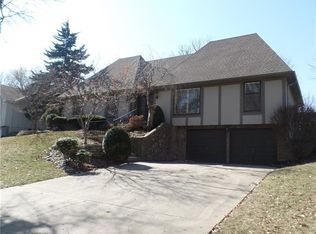 8166 NW Beaman Dr, Kansas City, MO 64151