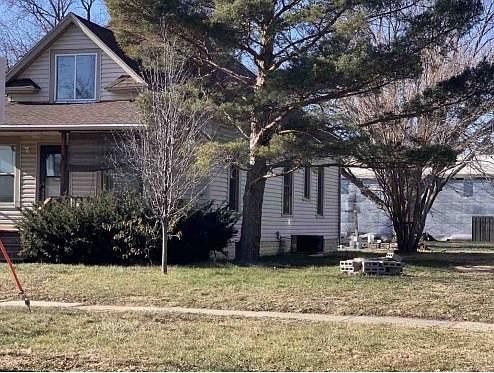 2nd image of 404 S 6th St
