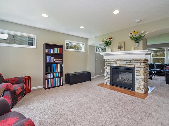 5th image of 3669 Bridgehampton Dr NE