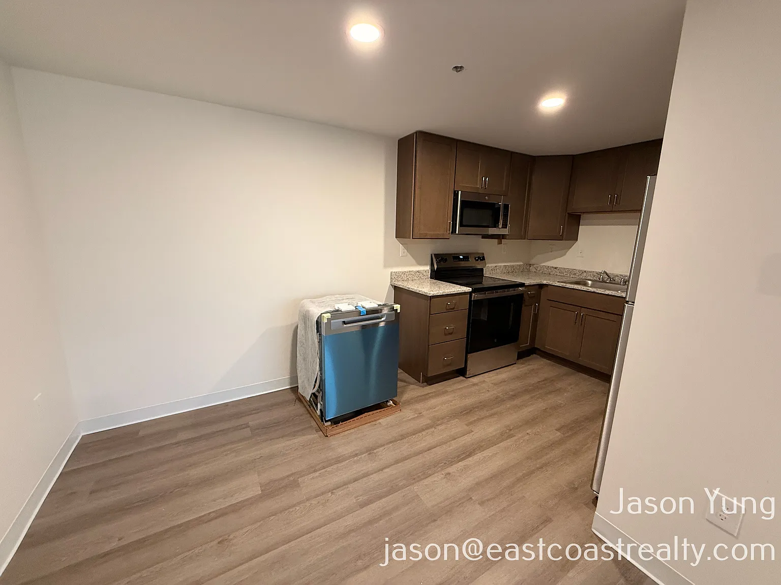Studio, 750 sqft, $2,525 — Photo 3