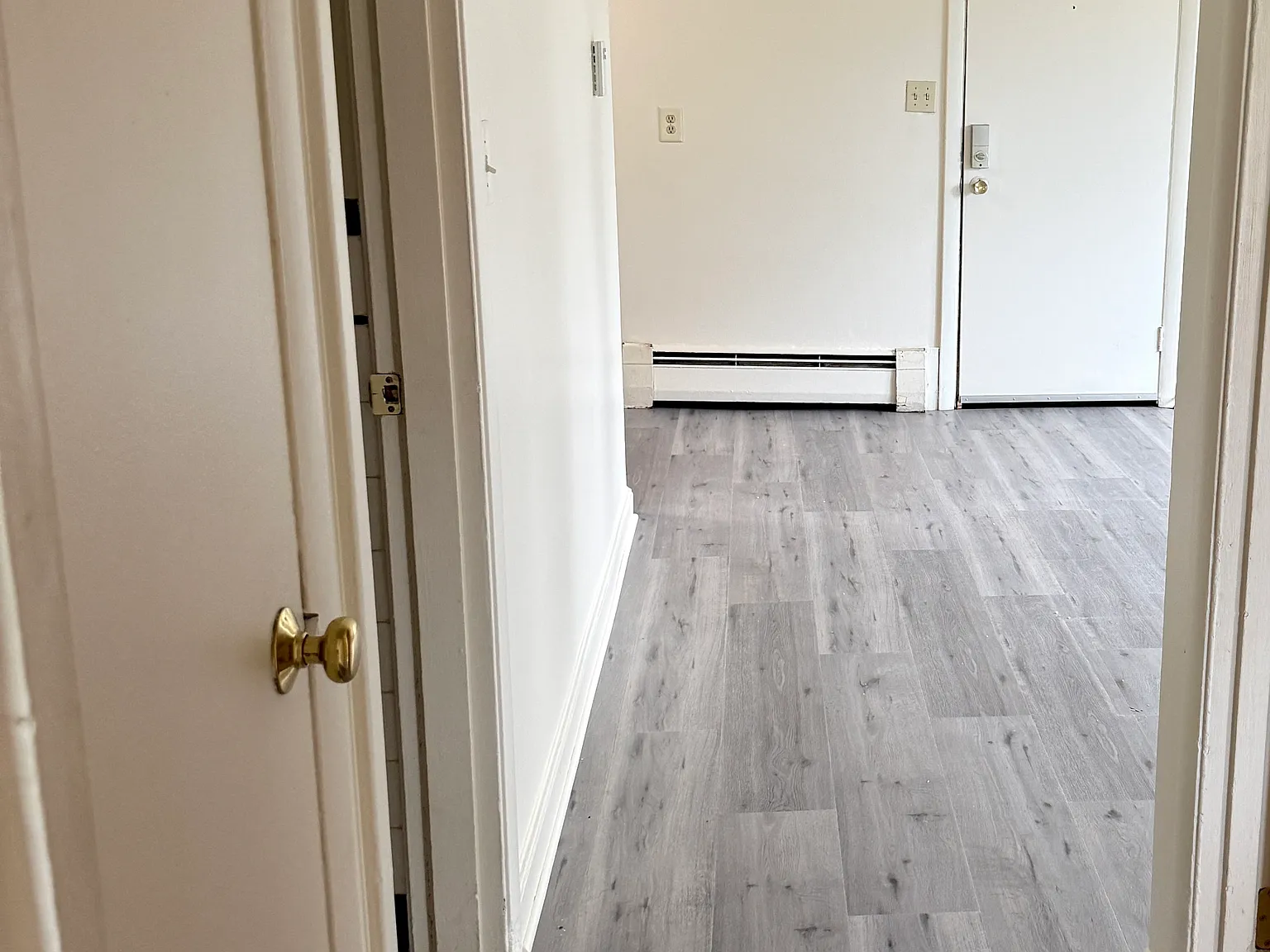 2 bed, 650 sqft, $2,200 — Photo 4