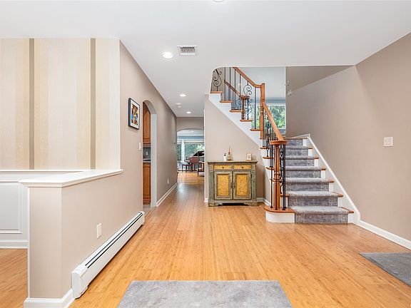 5th image of 147 Parkway Dr