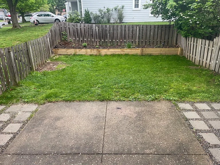 465 Trumbull Ct — Photo 4