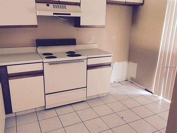 3rd image of 936 Pebble Creek Cir