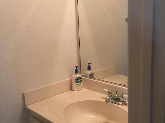 5th image of 910 Golden Springs Dr Unit B