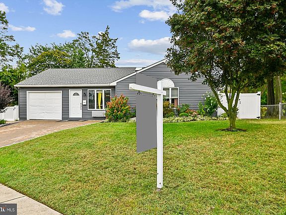 2nd image of 1125 Crawford Dr