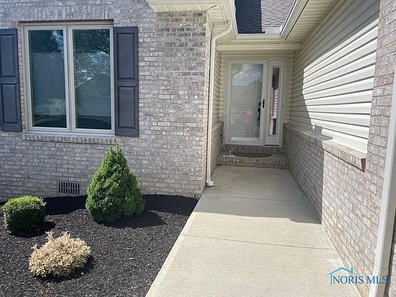 3rd image of 2404 Villa Dr W