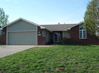704 Lakewood Ct, Augusta, KS 67010