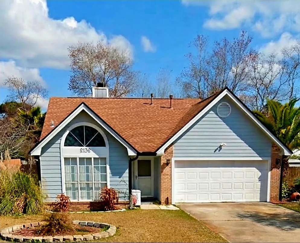 3 bed, 1300 sqft, $2,100 — Photo 1
