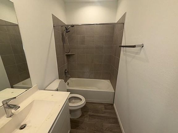 5th image of 426 Blanco Ln