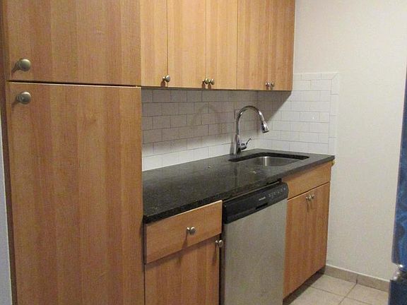 3rd image of 1990 Lexington Ave APT 26H