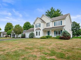 98 Collenton Dr, Rochester, NY 14626